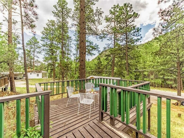 Turtle Mountain Cabin, 2 Bedrooms, Near Town