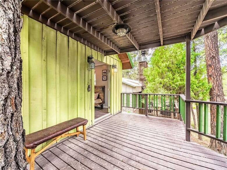 Turtle Mountain Cabin, 2 Bedrooms, Near Town