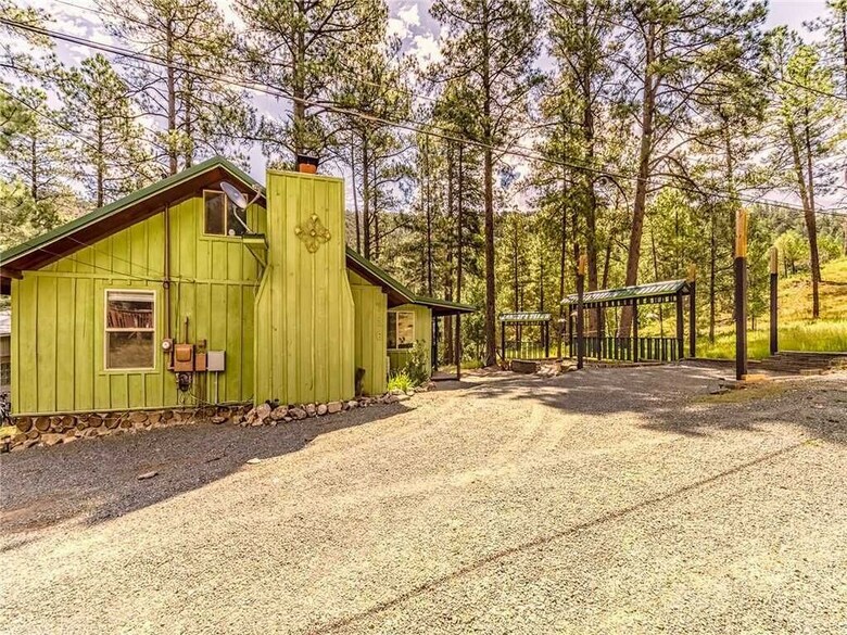 Turtle Mountain Cabin, 2 Bedrooms, Near Town