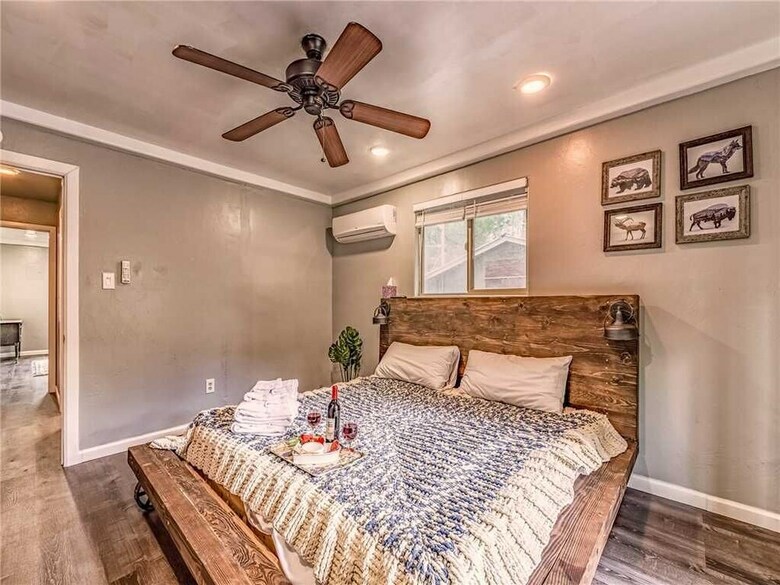 Turtle Mountain Cabin, 2 Bedrooms, Near Town