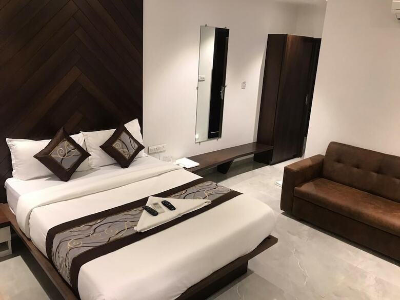 Hotel Flora Suites