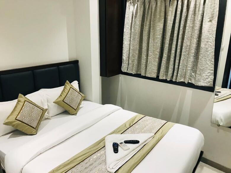 Hotel Flora Suites