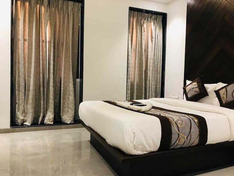 Hotel Flora Suites