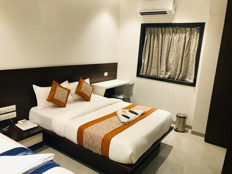 Hotel Flora Suites