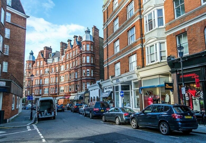 Luxury 2 Bed Apartment In Olympia Kensington