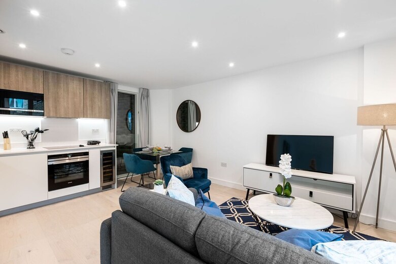 Luxury 2 Bed Apartment In Olympia Kensington