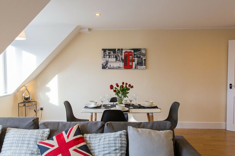 Apartamento 2-bedroom Penthouse, Clockhouse, Hoddesdon