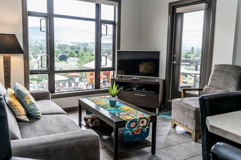 Apartamento 2 Bed 2 Bath Corner Unit Overlooking Pool #501