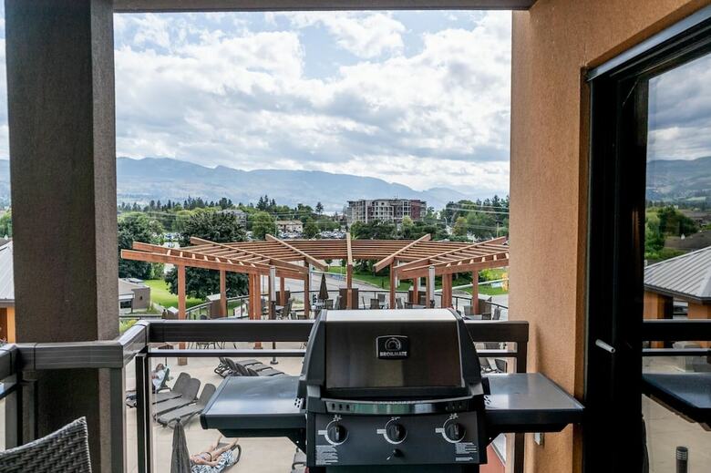 Apartamento 2 Bed 2 Bath Corner Unit Overlooking Pool #501
