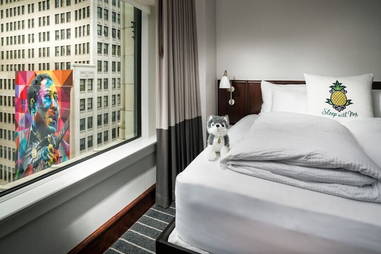 Staypineapple, An Iconic Hotel, The Loop Chicago