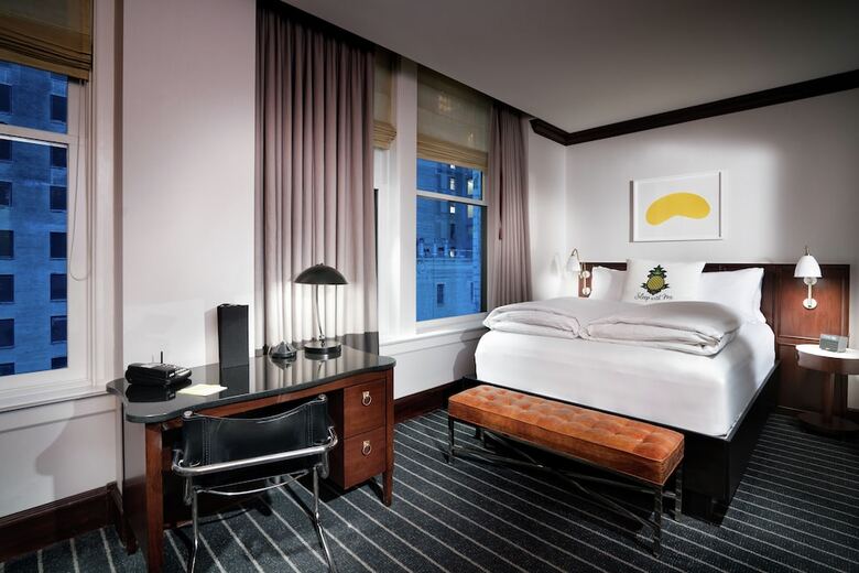 Staypineapple, An Iconic Hotel, The Loop Chicago