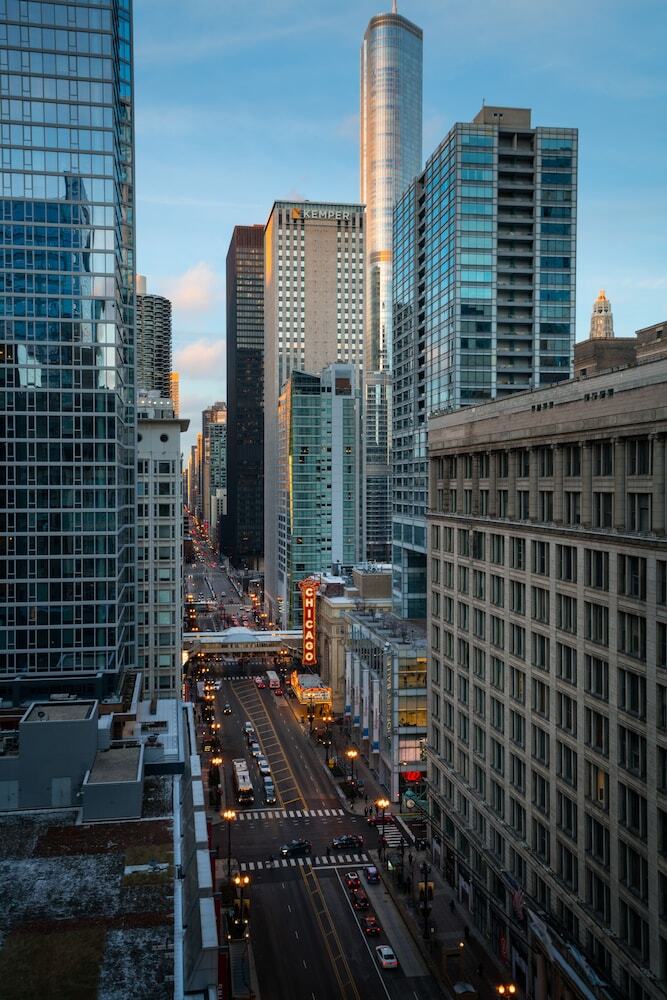 Staypineapple, An Iconic Hotel, The Loop Chicago