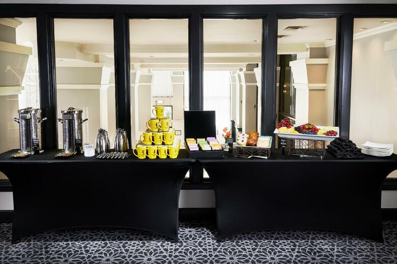 Staypineapple, An Iconic Hotel, The Loop Chicago