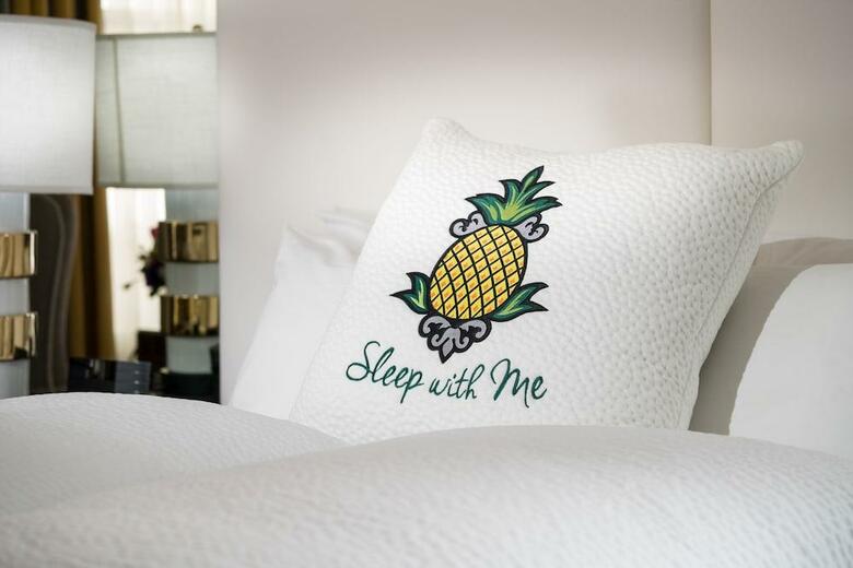 Staypineapple, An Iconic Hotel, The Loop Chicago