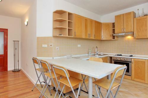 Apartments Maivjo