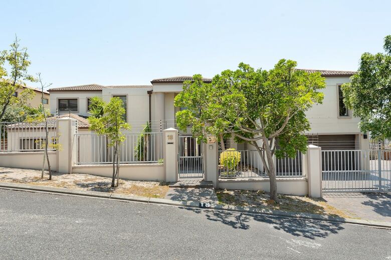 Villa Harbour Close 18