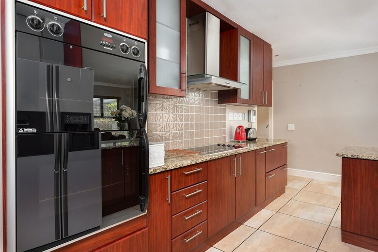 Villa Harbour Close 18