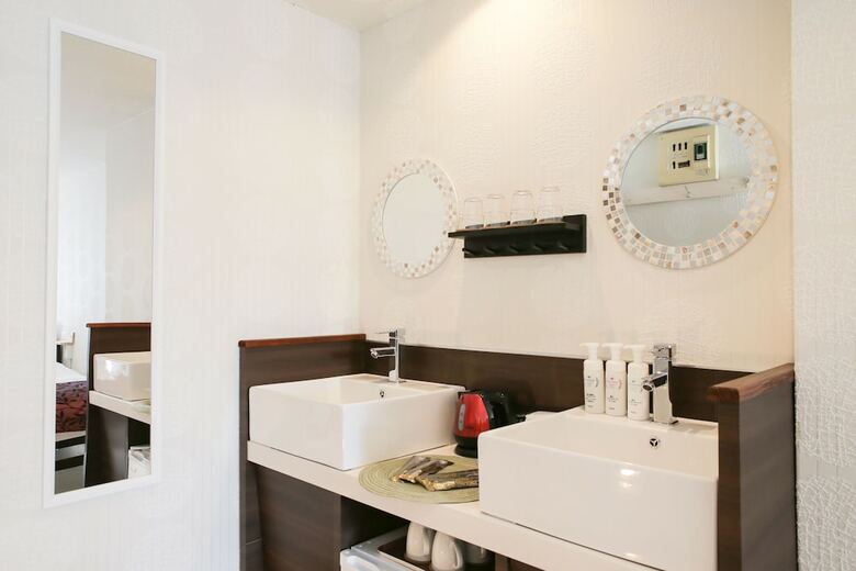 R Hotel