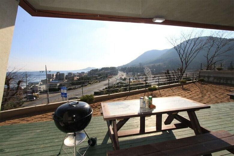 Dalbit (Blue Road Town Pension)