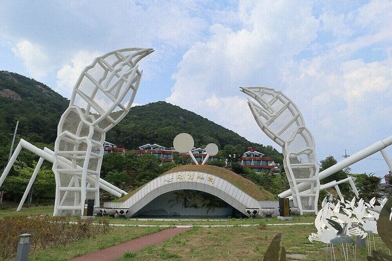 Nuri (Blue Road Town Pension