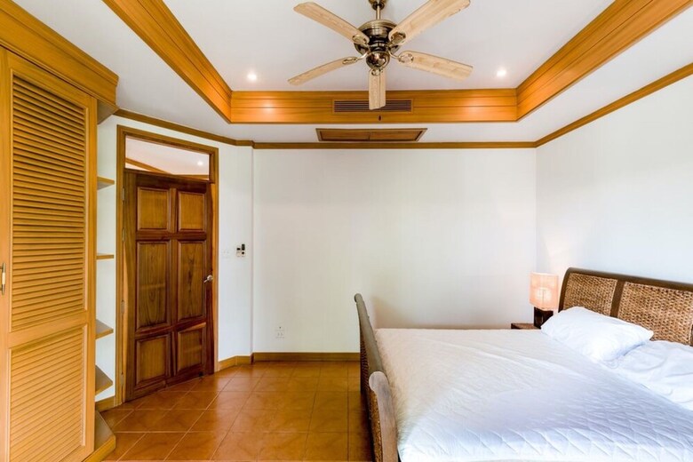 6 Bedroom Twin Villas On Beach Front Resort 25/12