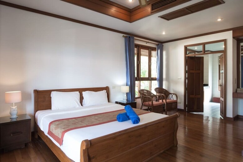 6 Bedroom Twin Villas On Beach Front Resort 25/12