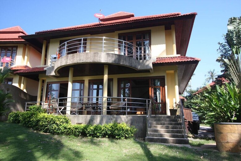 6 Bedroom Twin Villas On Beach Front Resort 25/12