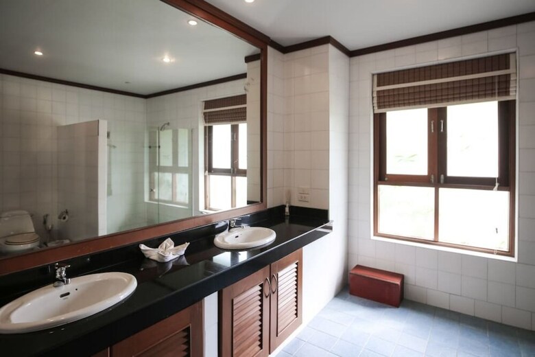 6 Bedroom Twin Villas On Beach Front Resort 25/12