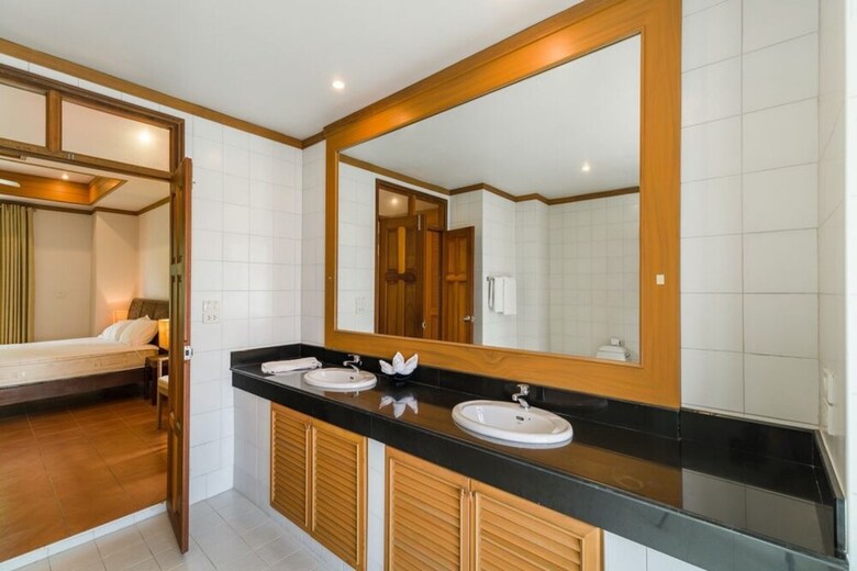 6 Bedroom Twin Villas On Beach Front Resort 25/12
