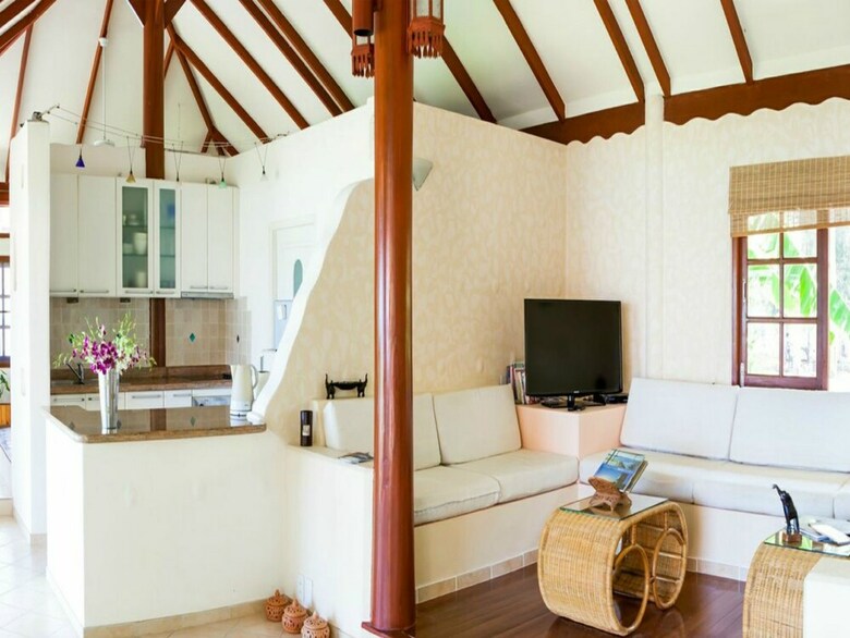 4 Bedroom Beach Front Villa Sea Breeze