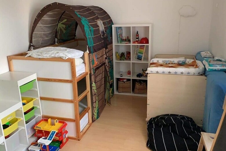 Family Apartment With Parking & Train Station