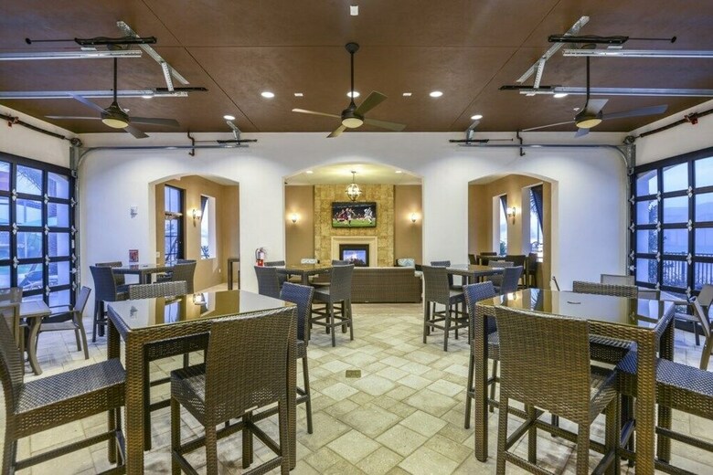Villa 8 Bedroom Vacation Home In Windsor At Westside