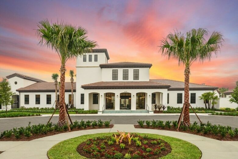 Villa 8 Bedroom Vacation Home In Windsor At Westside
