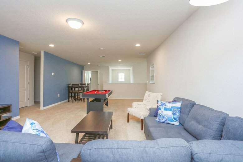 Villa 8 Bedroom Vacation Home In Windsor At Westside