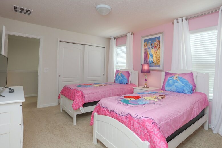 Villa 8 Bedroom Vacation Home In Windsor At Westside