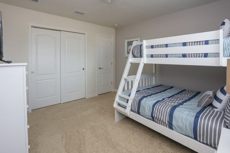 Villa 8 Bedroom Vacation Home In Windsor At Westside