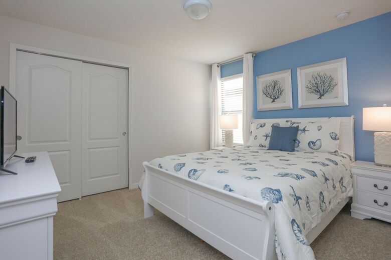 Villa 8 Bedroom Vacation Home In Windsor At Westside