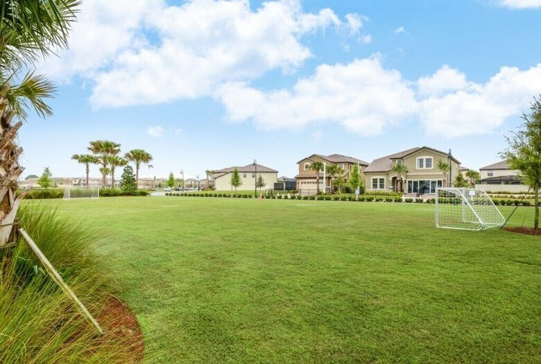Villa 8 Bedroom Vacation Home In Windsor At Westside