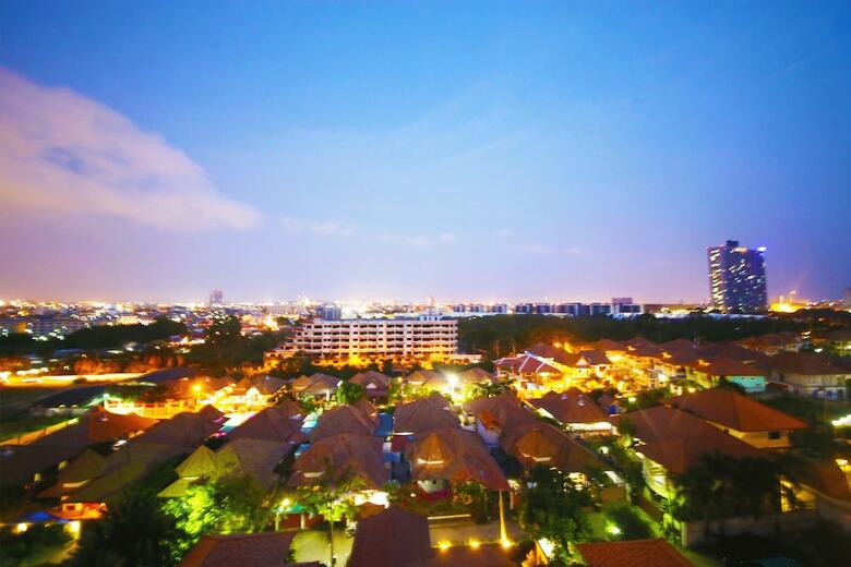 Aparthotel Arcadia Waters Condo Resort Pattaya