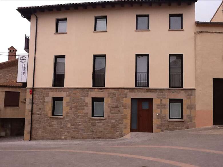 Hostal Albergue Villamayor de Monjard�n