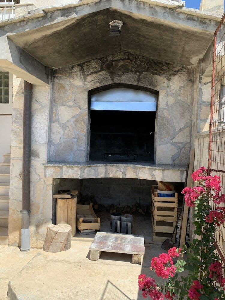 Apartments Mate With Pool