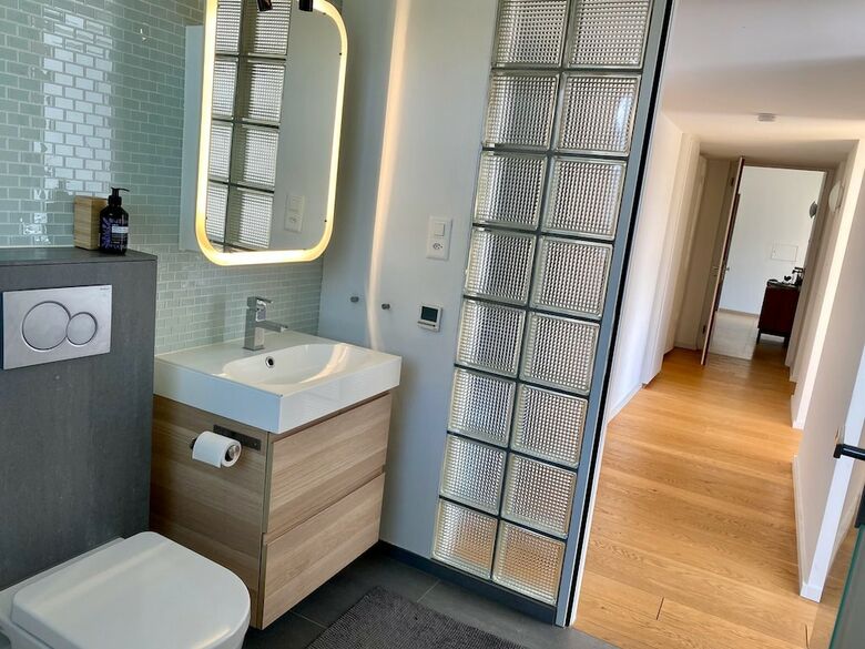 Luxury Apartment -exclusive Neighborhood