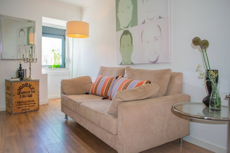 Stunning Duplex With Sunny Garden