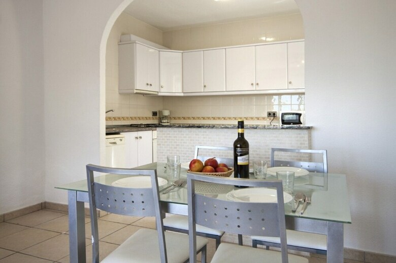 Villa - 5 Bedrooms With Pool And Wifi - 105012