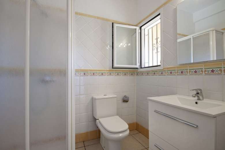 Villa - 5 Bedrooms With Pool And Wifi - 105012
