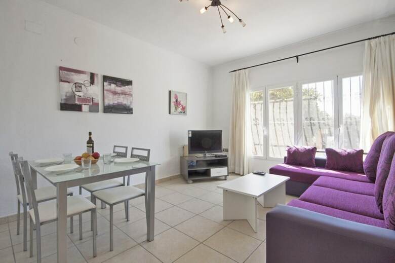 Villa - 5 Bedrooms With Pool And Wifi - 105012