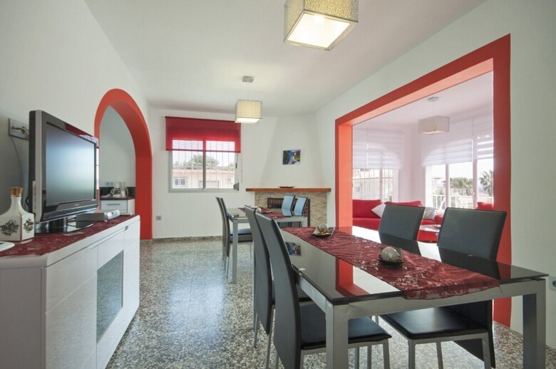 Villa - 12 Bedrooms With Pool And Wifi - 104986