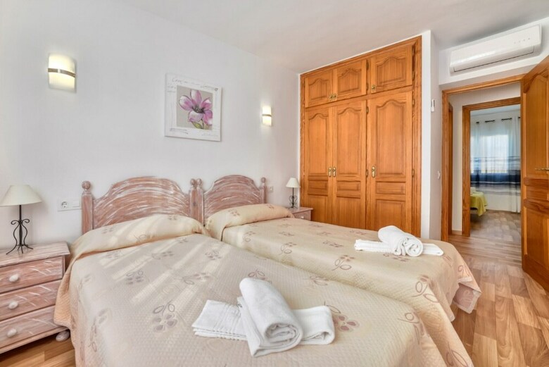 Villa - 4 Bedrooms With Pool And Wifi - 104984