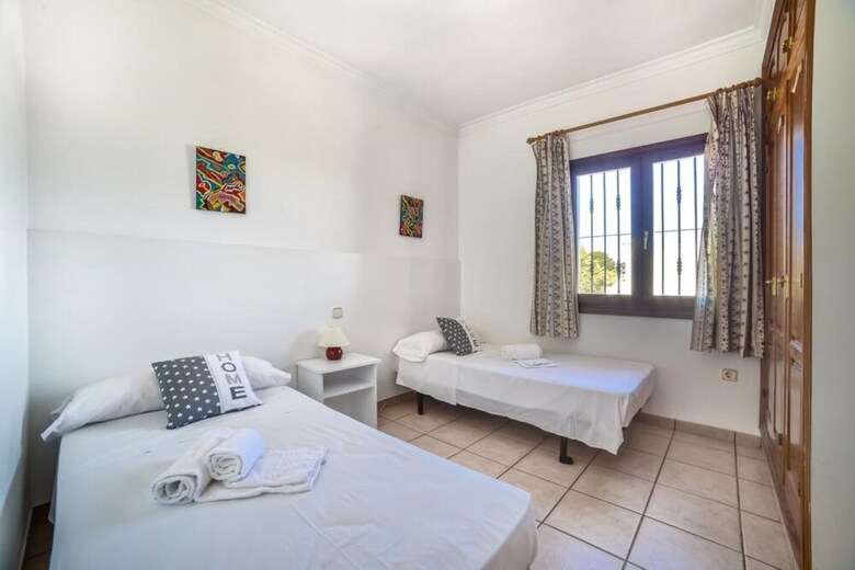 Villa - 6 Bedrooms With Pool And Wifi - 106408