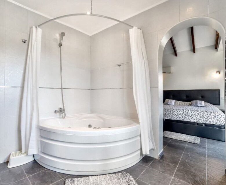 Villa - 3 Bedrooms With Pool And Wifi - 106411